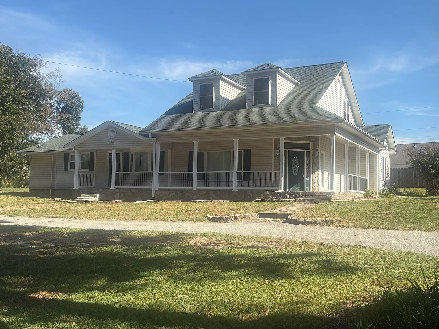 3 bed, 2483 sqft, $2,500 — Photo 1