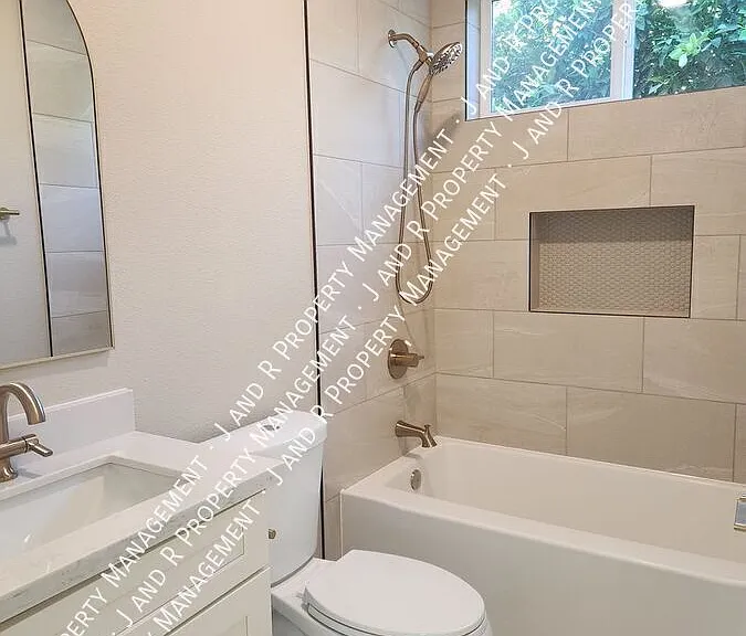 815 V St #817-1 — Photo 10