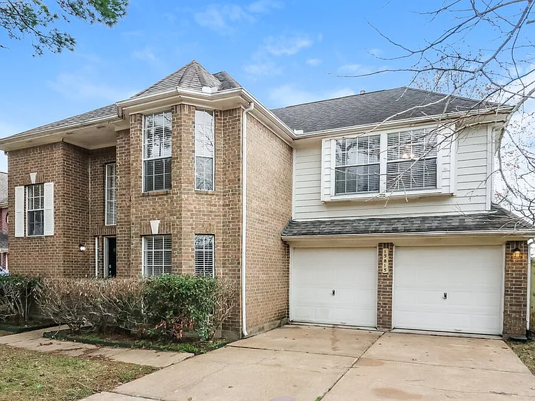 15815 Spruce River Ct — Photo 4