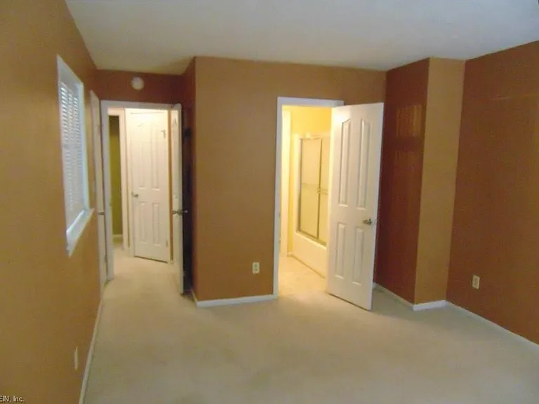 125 Wexford Dr E — Photo 9