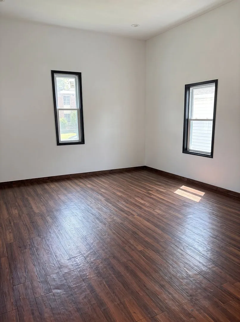 Spacious 5-Bedroom Home in Memphis Available Now! — Photo 4