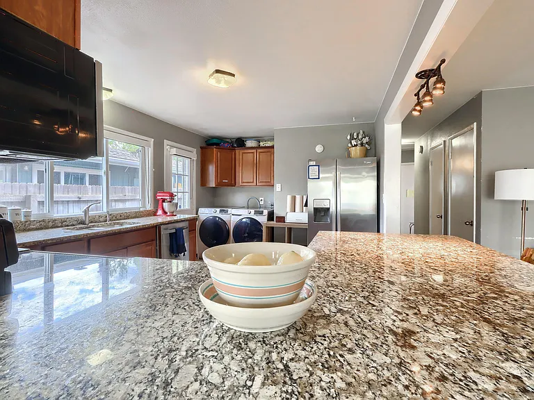 Kitchen - ample counter space