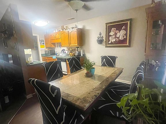 3rd image of 3038 Meadows Ln
