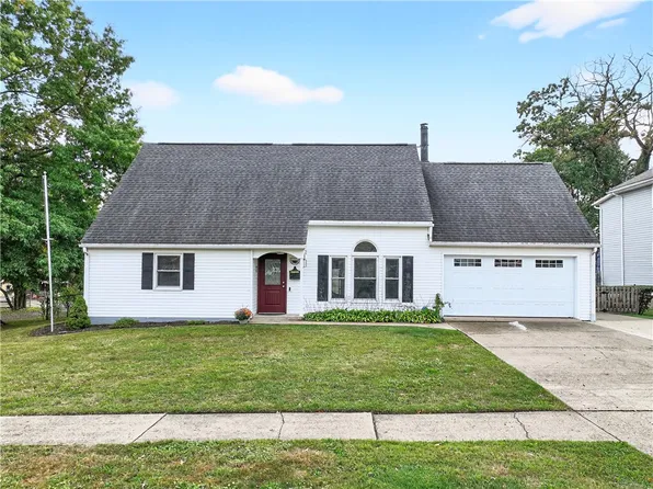 715 W Walnut St, Mount Pleasant, PA 15666