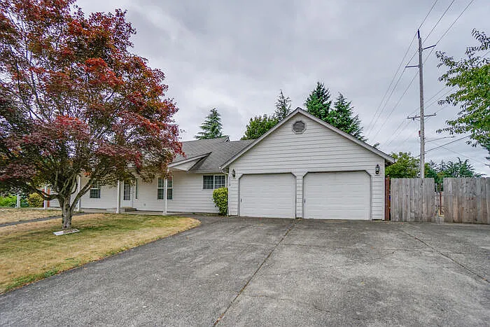 3 bed, 2.0 bath, 1576 sqft, $2,495 — Photo 4
