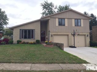 702 Yorkshire Ct, Washington, IL 61571