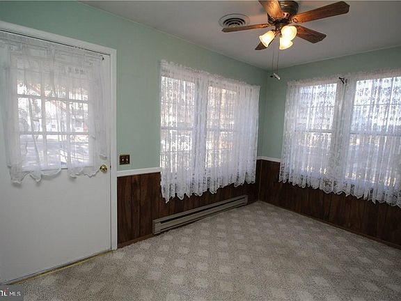 2nd image of 18A Sunset Rd