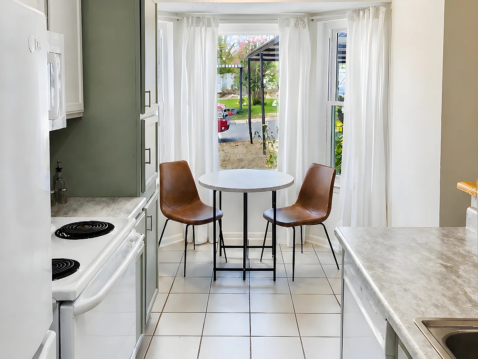 2 bed, 1.5 bath, 958 sqft, $1,900 — Photo 3
