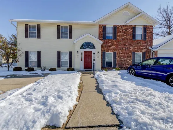 454 Cambridge Pl #3, Saint Peters, MO 63376
