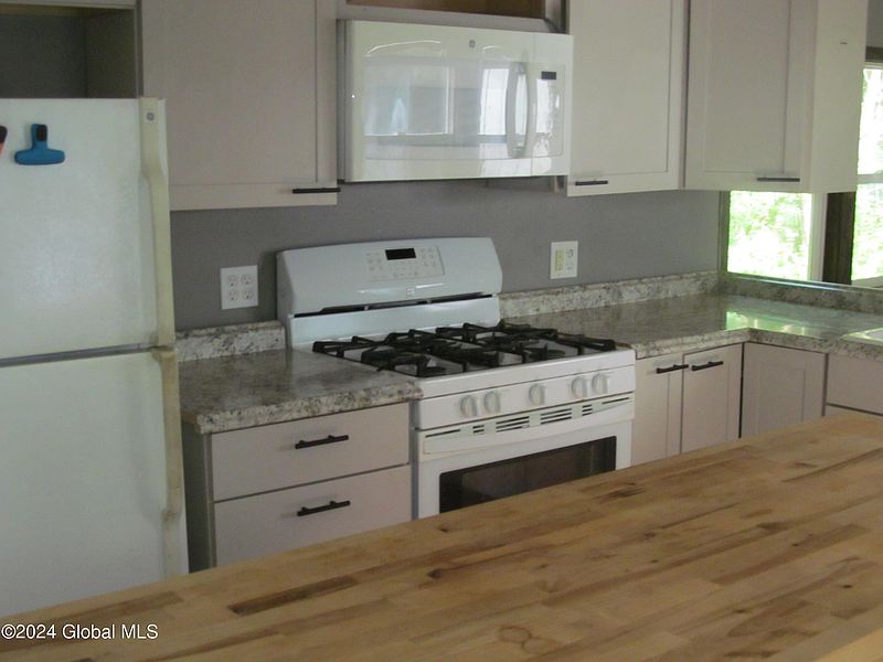4th image of 3779 Lewis Road