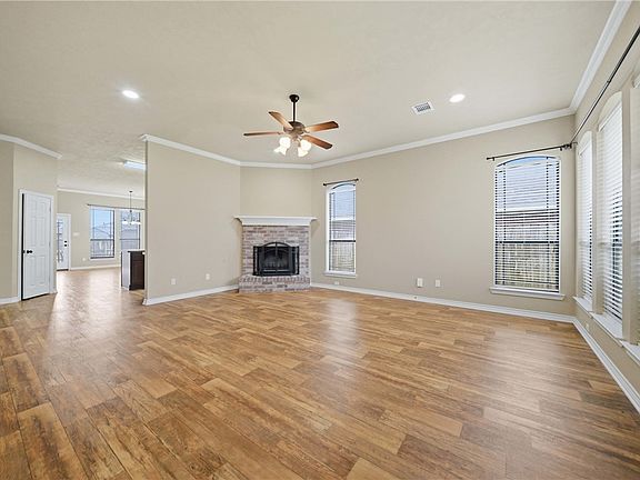 5th image of 952 Dove Landing Ave