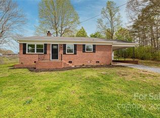 2705 W View St, Hickory, NC 28601