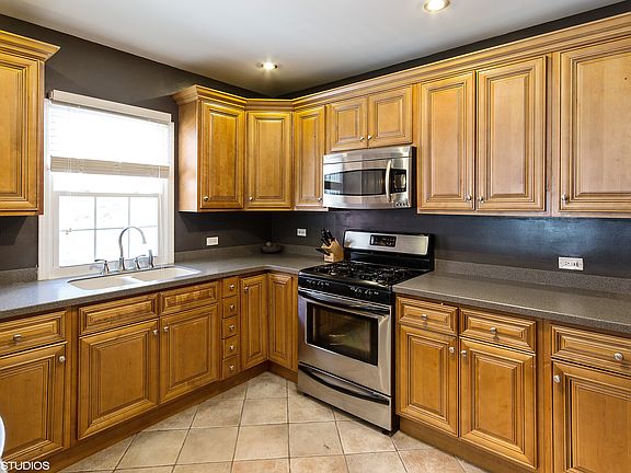 2nd image of 914 W Galena Blvd
