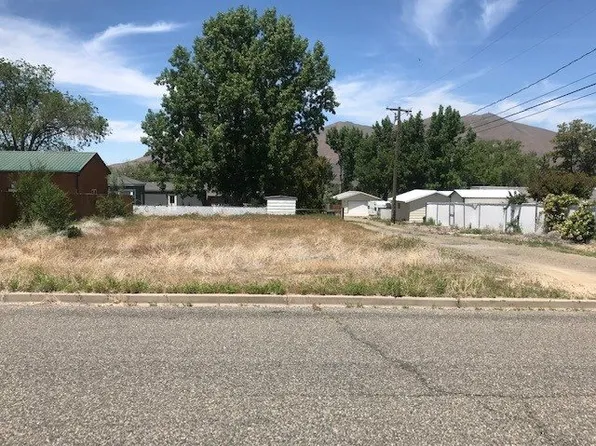 15 E McArthur Ave, Winnemucca, NV 89445