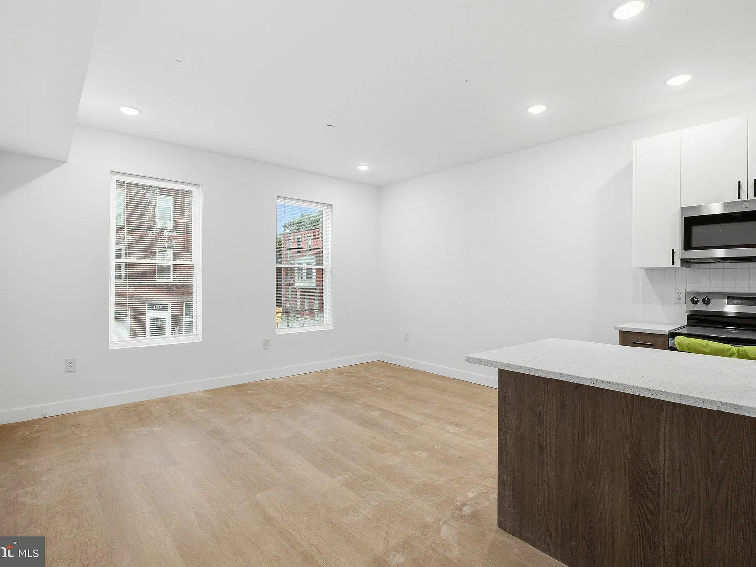 2 bed, 1.0 bath, $1,400 — Photo 4