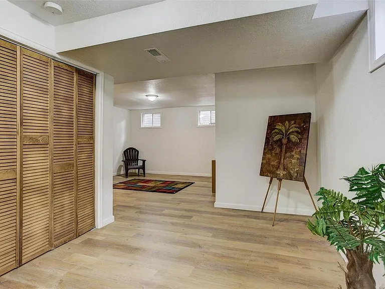 11761 Lincoln St — Photo 20