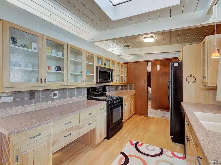 1333 S Eudora St — Photo 12