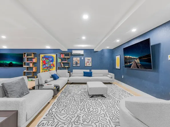 58 Avenue A image 10 of 11