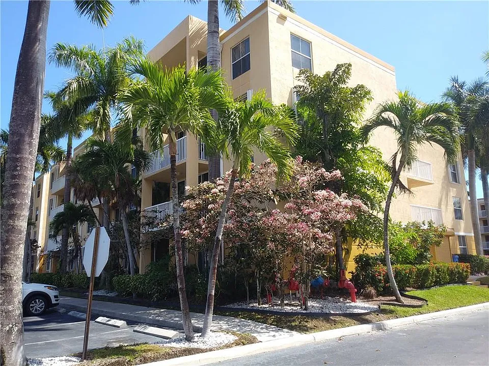 1341 SE 3rd Ave #201