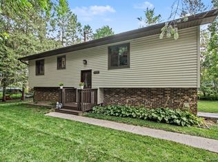 11372 Outer Dr, Pinckney, MI 48169