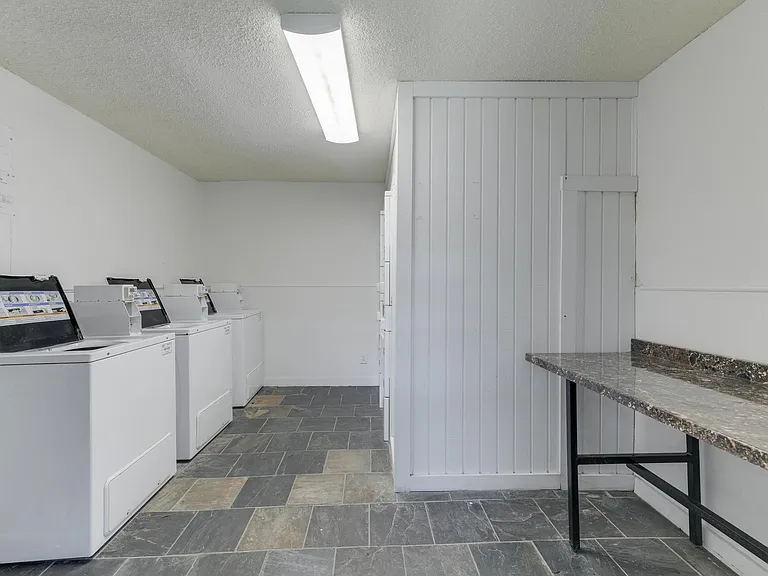 2722 Throckmorton St — Photo 3