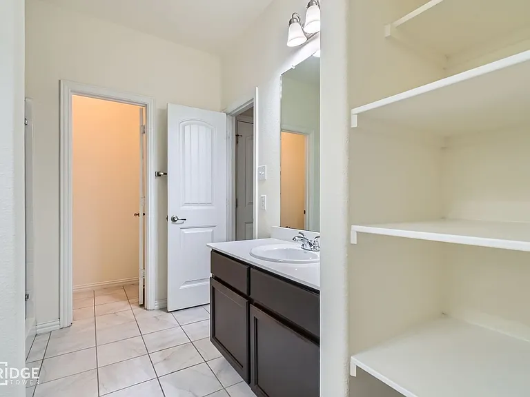1349 Lake Crest Ln — Photo 14