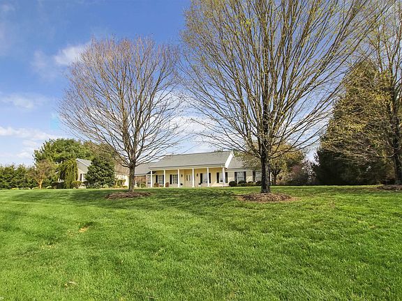 4th image of 225 Emerald Blvd #254