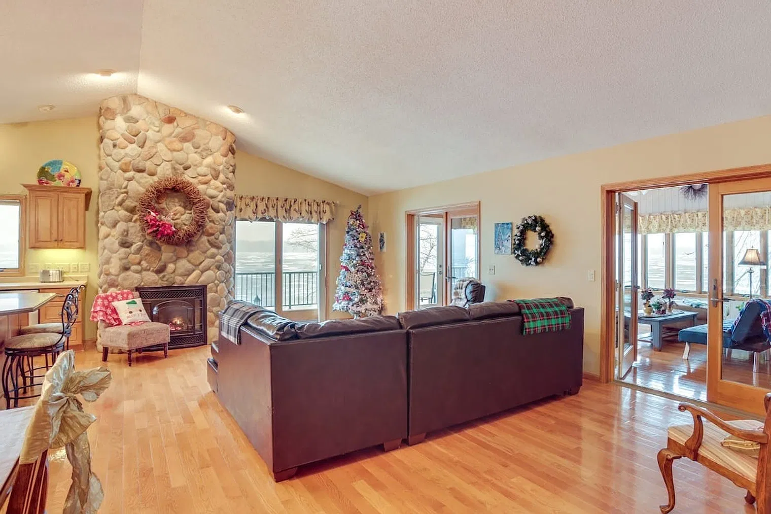 3 bed, 2.0 bath, $6,716 — Photo 4