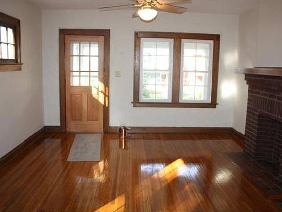 3rd image of 2846 East Ave