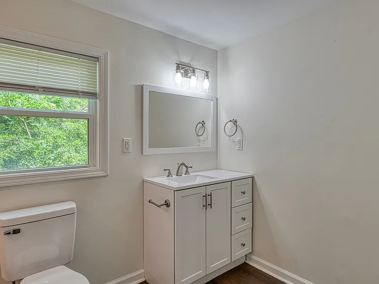 831 John B White Sr Blvd — Photo 11