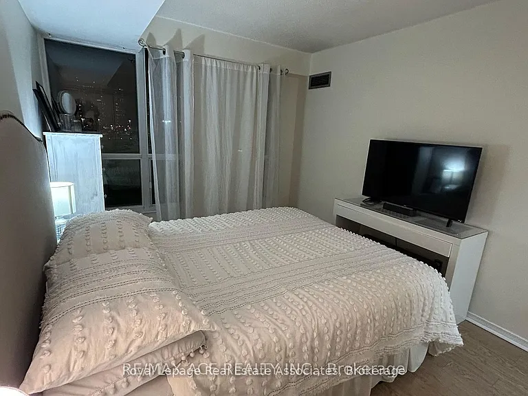 2585 Erin Centre Blvd #606 — Photo 5