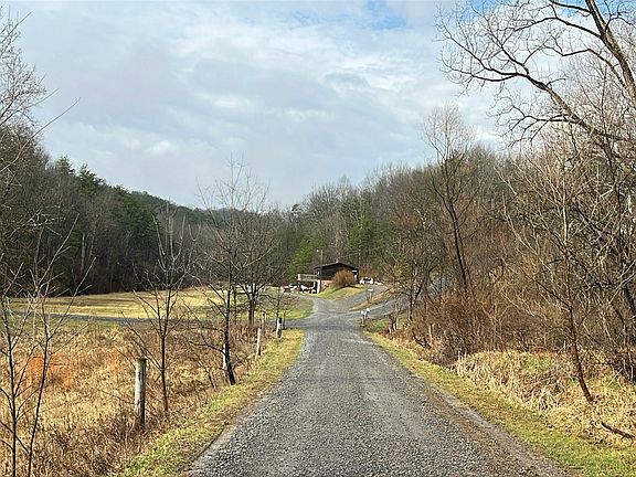 4th image of 100 Pawnee Dr