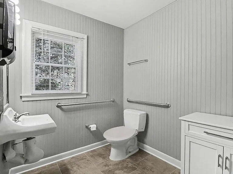 1944 Ridgewood Dr — Photo 10