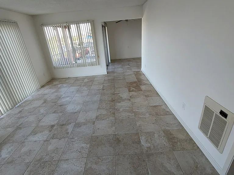 663 W 29th St #3 — Photo 3