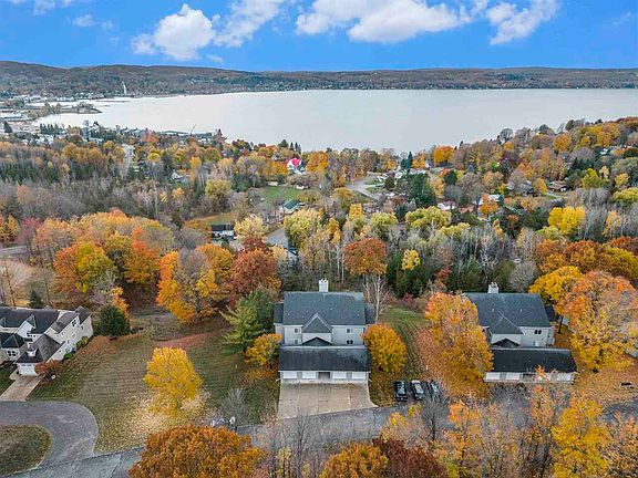 2nd image of 104 Hawkridge Dr