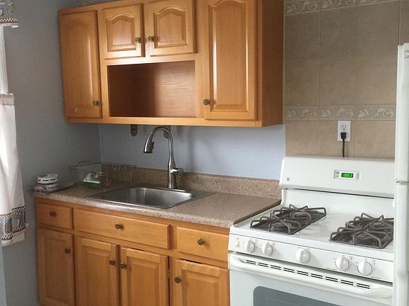3rd image of 422 Beach 126 St #2R