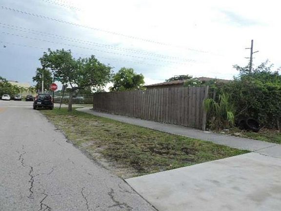 5th image of 561 NW 113th St