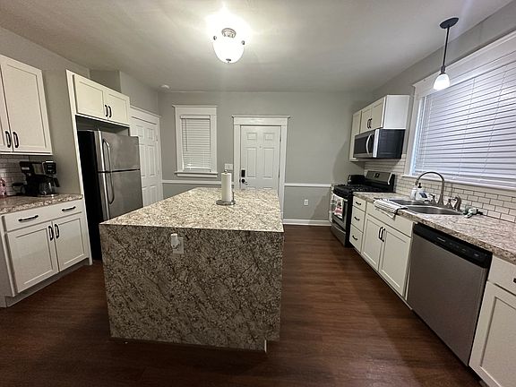 3rd image of 1411 Union Ave NE #1