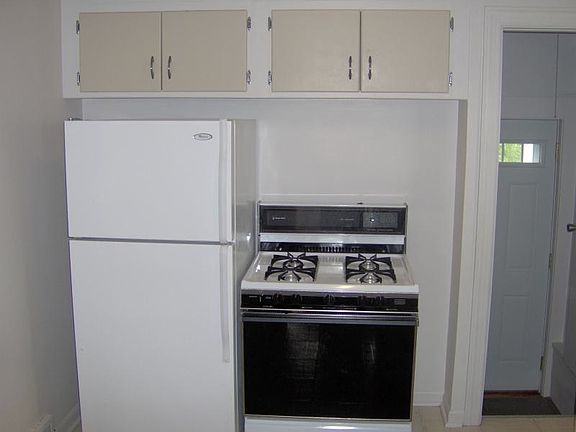 5th image of 1308 1/2 Lincolnway E