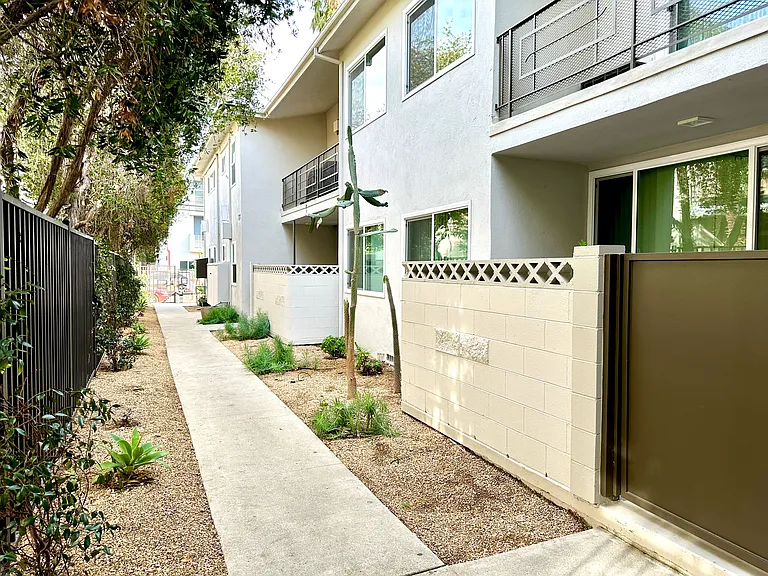 5125 Denny Ave #10 — Photo 21