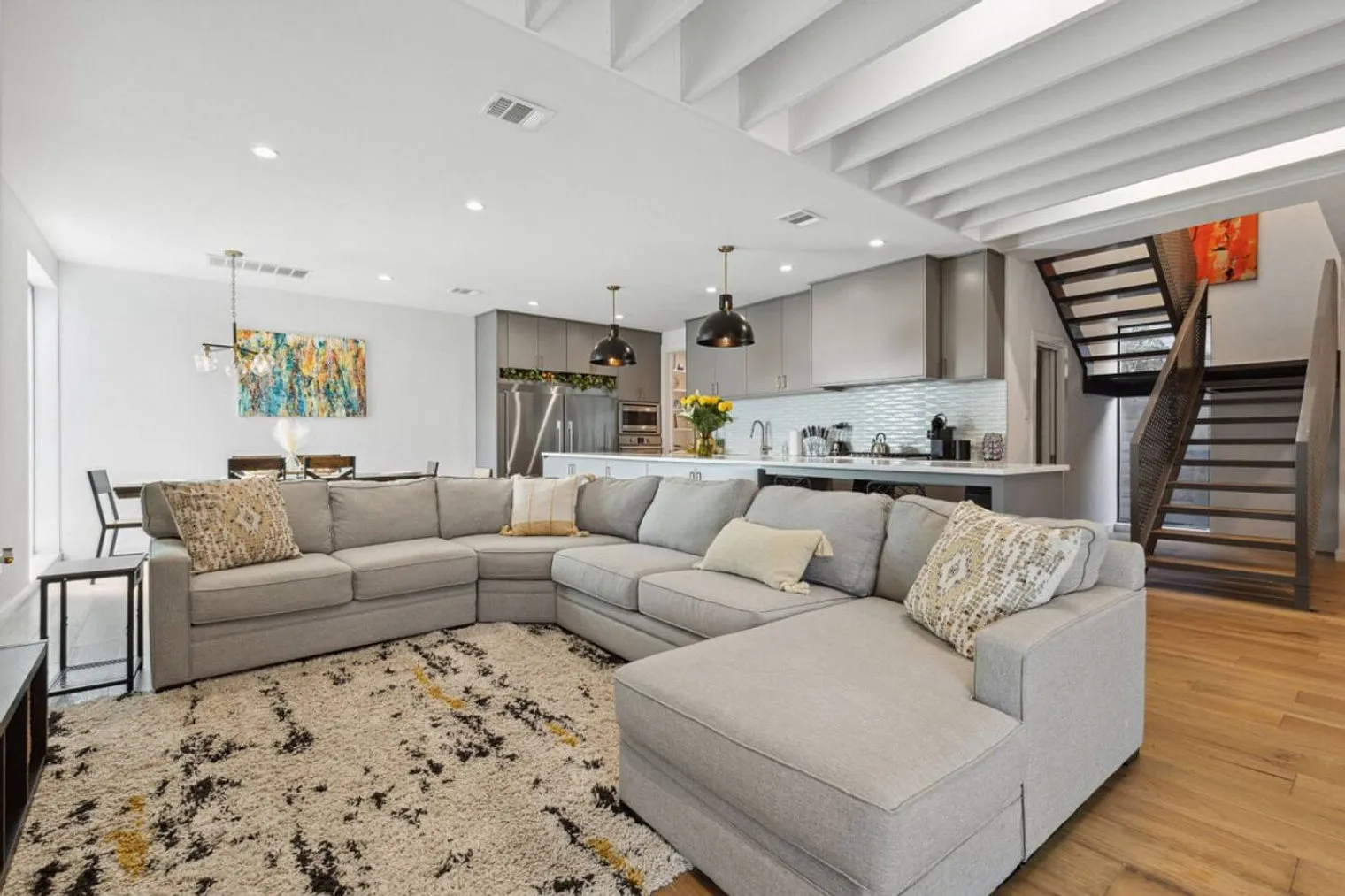 8 bed, 8.0 bath, $18,785 — Photo 2