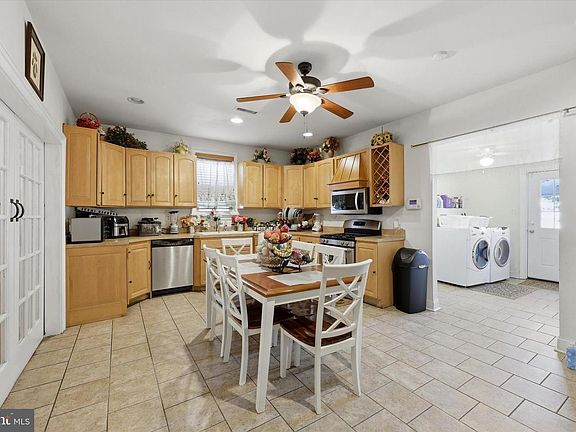 5th image of 159 Otter St