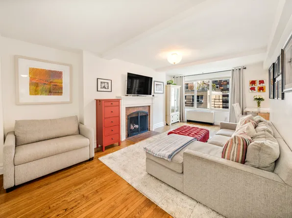 424 East 52nd Street image 1 of 8