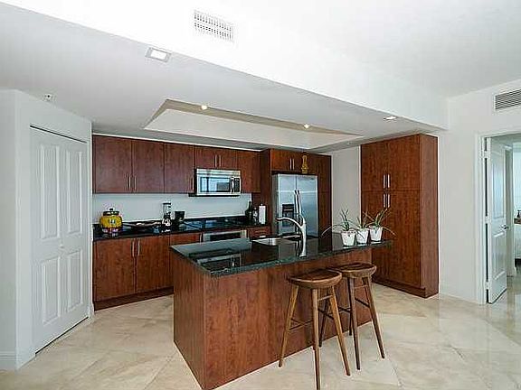 4th image of 480 NE 30th St APT 2101