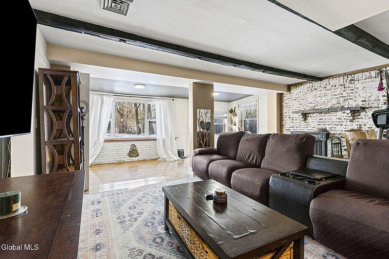 2nd image of 4 Valleyview Avenue