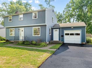 67 Fairmeadow Dr, Rochester, NY 14618