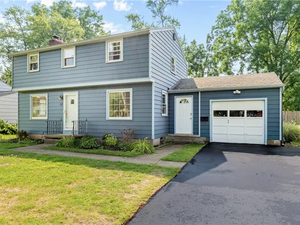 67 Fairmeadow Dr, Rochester, NY 14618