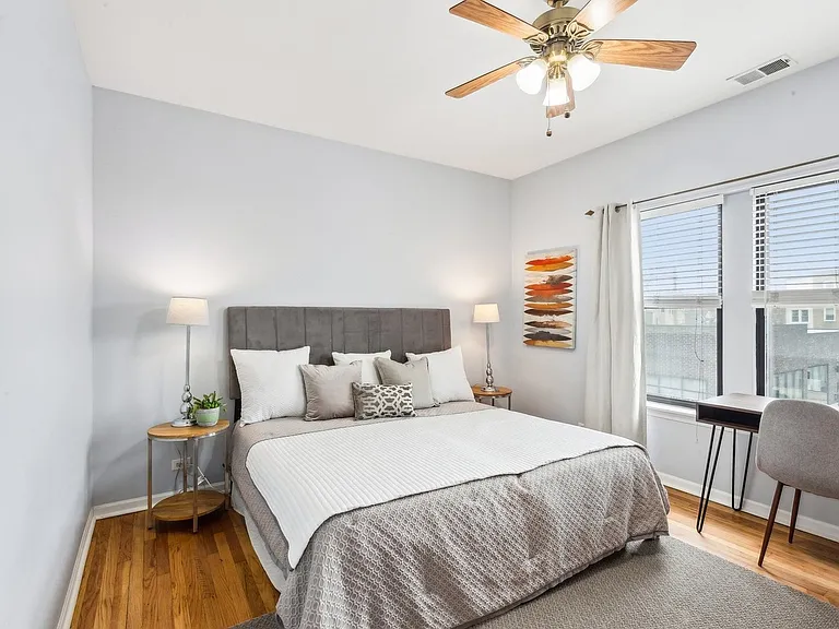2958 W Montrose Ave #2 — Photo 6