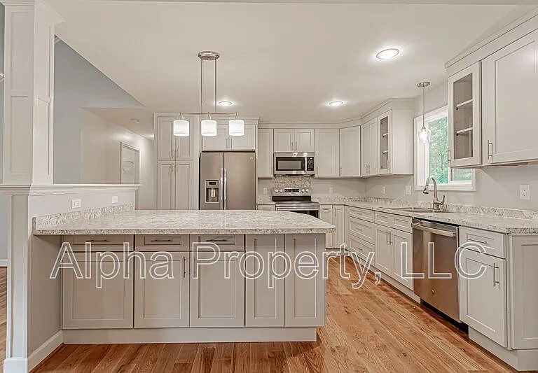 108 Duquesne Dr — Photo 8
