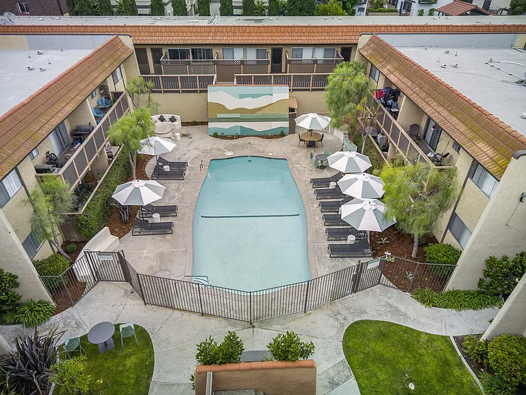 Tuscany Apartments — Photo 20